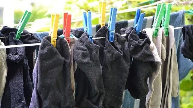 襪子破了別急著丟!家事達人曝「2用法」秒變清潔神器(新聞配圖)