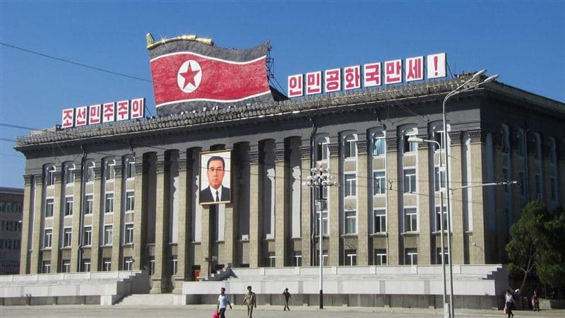 北京「北韓大使館」藏恐怖監獄！脫北者遭囚1年⋯全身打石膏送回北韓（新聞配圖）