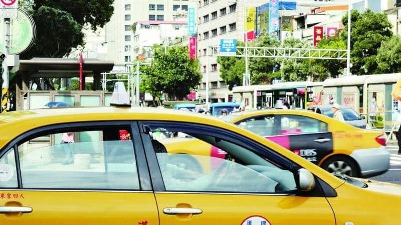 司機丟包害4車輾斃醉客!辯「躺路肩不可控」家屬拒和解反擊:改判殺人(新聞配圖)