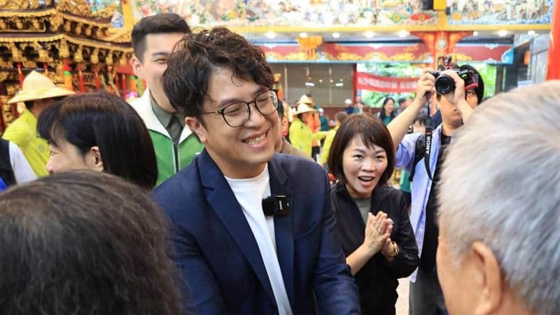 與賴清德同框互動!沈伯洋曝總統勉勵:現在聆聽民意是最好的選舉方式(新聞配圖)