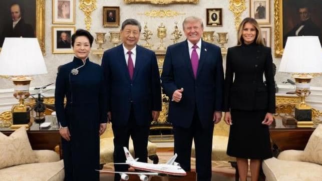習近平伸手遭打槍!梅蘭妮亞倒退舉手拒握 專家曝川普反常(新聞配圖)