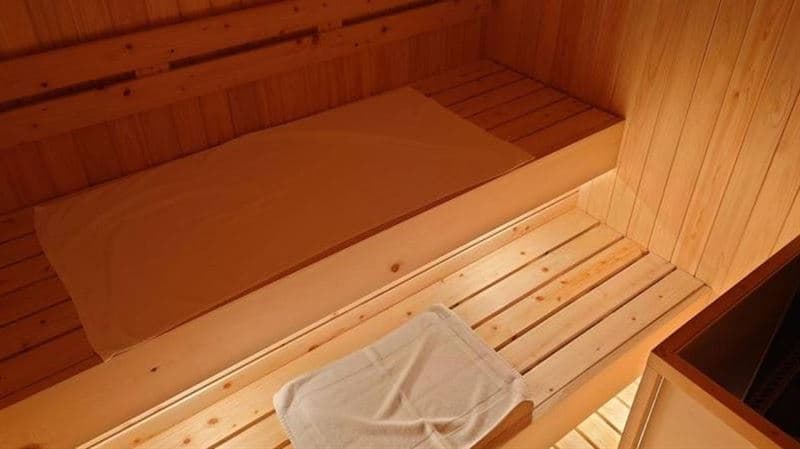 他三溫暖「沒鋪毛巾」直接坐椅子!半年後長菜花 醫:不只性行為才會中(新聞配圖)
