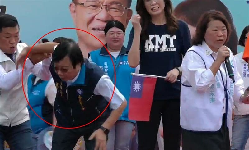 快訊/民眾黨競總成立爆意外!致詞一半…主委昏倒墜舞台(新聞配圖)