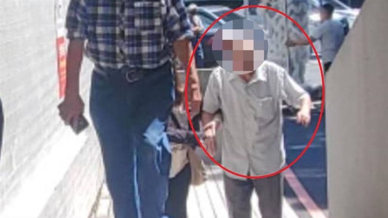 遺體蜷縮座位嚇壞乘客!60歲男陳屍公車3天才發現 老父現身殯儀館相驗(新聞配圖)
