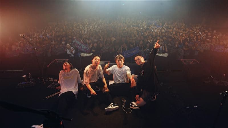 樂團主唱演出前爆哭!升格新手爸只睡2.5小時 深陷低潮「累到沒察覺」(新聞配圖)