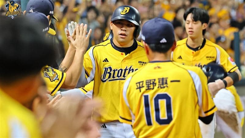中職/兄弟血洗雄鷹奪還下半季龍頭 曾頌恩雙響9打點寫本土新紀錄(新聞配圖)