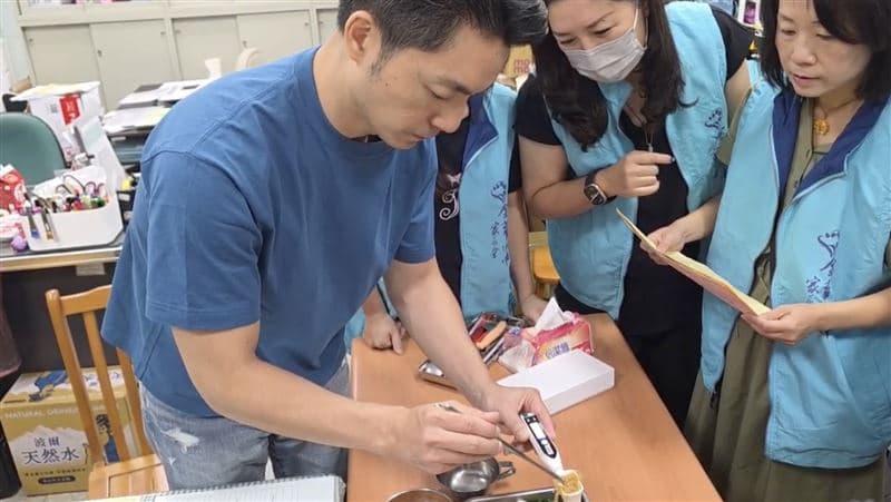 蔣萬安赴金華國中視察!「鹹度儀」實測 簡舒培:向學生道歉沒?(新聞配圖)