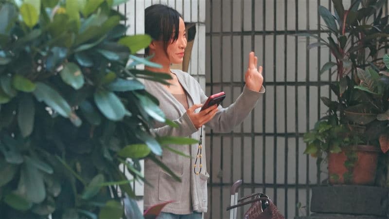 沙發私照風波後傳分手 直擊「科技業男友」特斯拉接送張宇破謠言(新聞配圖)