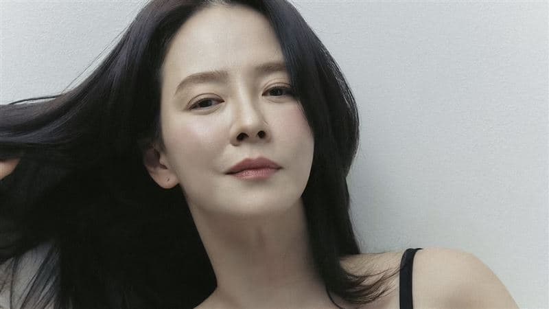 賣內衣親上陣當模特兒!45歲女星身材被看光「小腹微凸」掀議(新聞配圖)