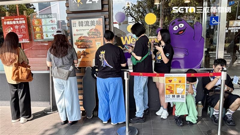 麥當勞GD周邊太狂!粉絲「抱著必買決心」 頂高溫熱天排隊也要搶(新聞配圖)