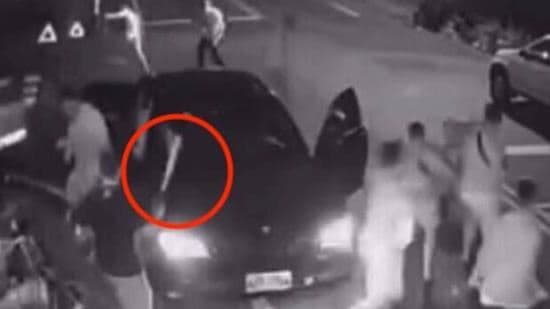 網路嗆聲氣不過爆大亂鬥!2派「球棒隊」當街互毆 19人通通遭逮(新聞配圖)