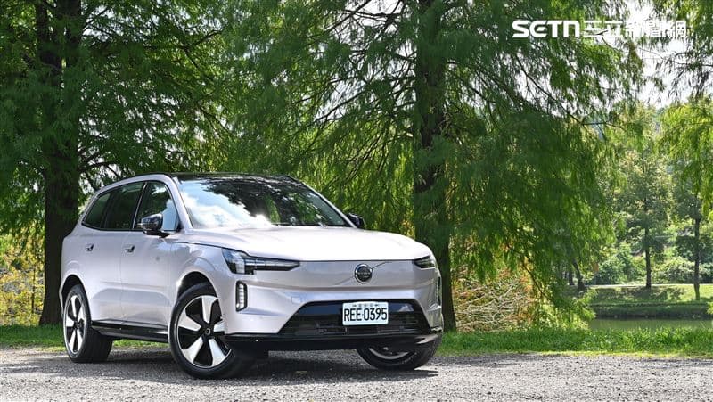 【怎能不愛車】坐進去像北歐豪宅!Volvo EX90試駕超有感(新聞配圖)