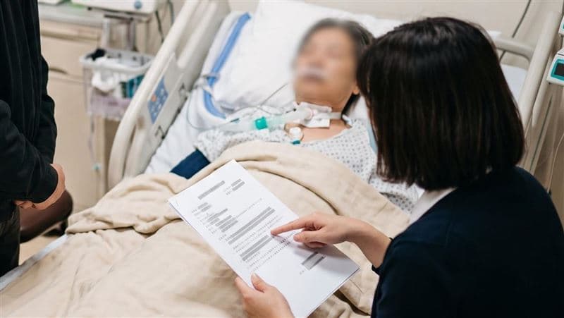 生母中風、氣切住院求扶養…兒子悲揭不堪過往!法官認1事:太強人所難(新聞配圖)