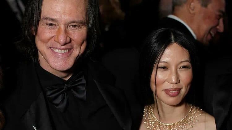 64歲好萊塢巨星三度結婚！金凱瑞甜娶「小32歲女友」　頒獎時公開示愛（新聞配圖）