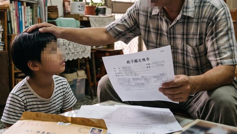 替小王養小孩…親友1句話揭殘酷真相!尪驗DNA發現「7道綠光」前妻認了(新聞配圖)