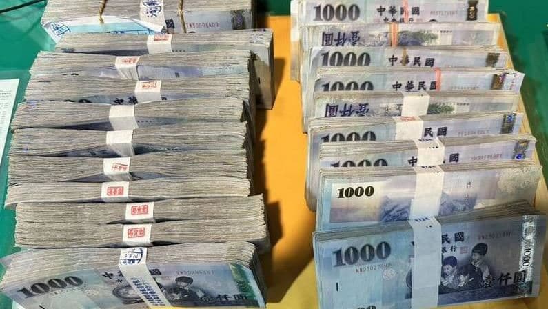 選民領育兒津貼他加碼「2千」 樁腳車上搜出290萬 雲議員參選人收押(新聞配圖)