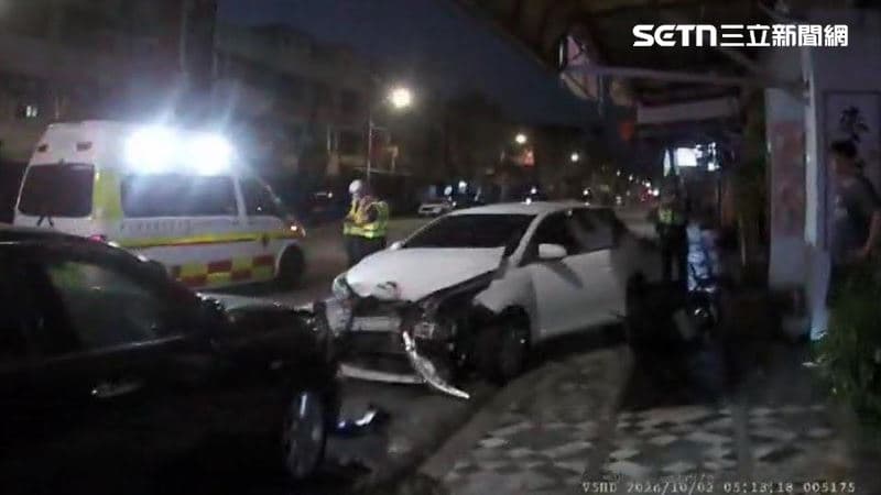 毒駕男逆向猛撞路邊3車 車上竟還載7歲兒(新聞配圖)