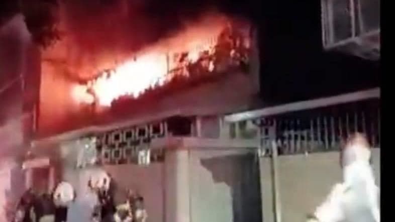 快訊/濃煙狂竄狂傳爆炸聲!北市光復南路民宅惡火 大批警消搶救中(新聞配圖)
