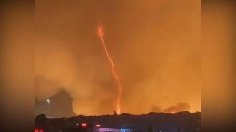 10公頃垃圾場陷火海!巨大「火龍捲」竄天 50消防員徹夜搶救(新聞配圖)