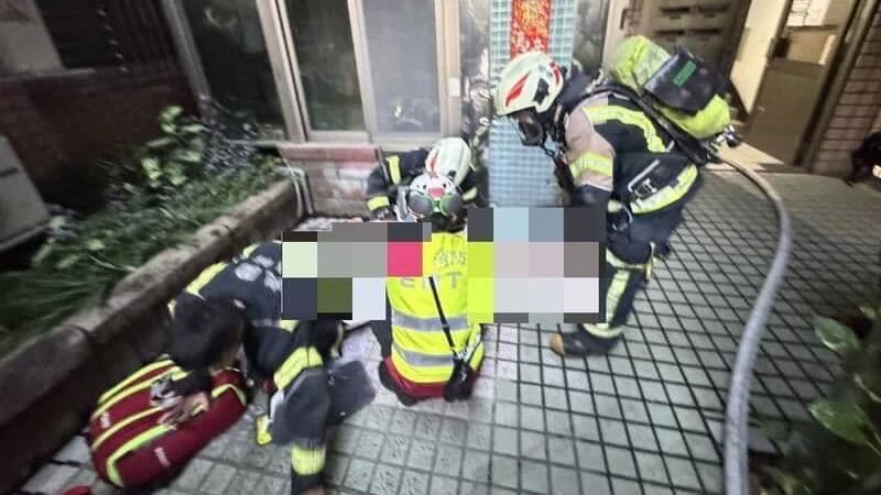床墊起火老翁遭活活燒死!疑使用電器不慎害命 家屬認屍崩潰(新聞配圖)