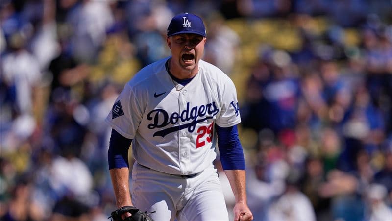 MLB/道奇生涯首場季後賽 史庫柏6局7K僅失1分!用三振寫紀錄(新聞配圖)
