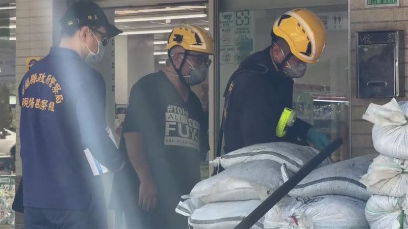 一家6口4死!屋主衝火場救不回妻兒崩潰:剩我活著有什麼意思(新聞配圖)