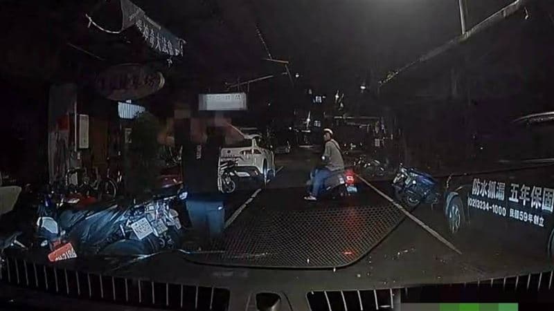 逃逸9年毒駕露餡棄車逃 新北霹靂警與熱心民眾聯手逮舉雙手投降移工(新聞配圖)