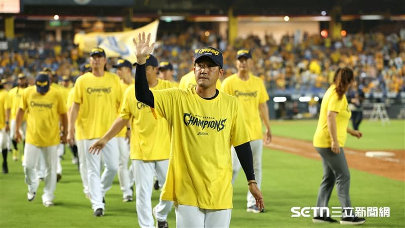 中職／黃色彩帶眼前落下浮現「奪還」2字　平野惠一形容像在拍影集（新聞配圖）
