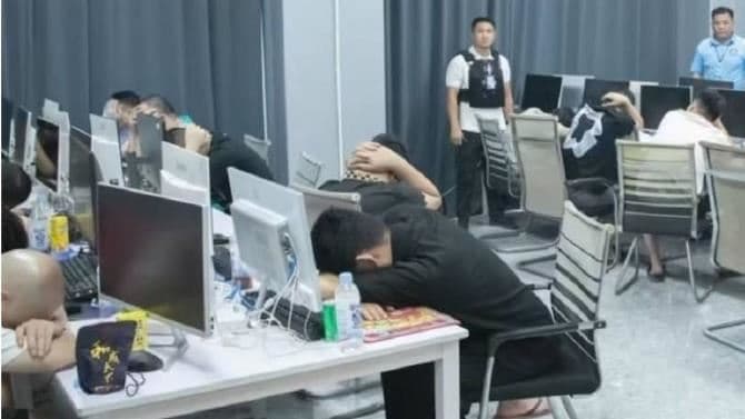 柬埔寨警破獲16層樓詐騙基地逮捕44人!驚見3台人遭繩索綑綁移送(新聞配圖)