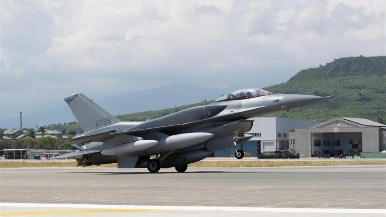 F-16V首批交機2架　飛抵台東志航基地（新聞配圖）