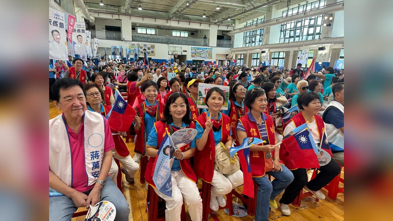 費鴻泰力挺蔣萬安　信義區後援會成立支持五位議員候選人（新聞配圖）