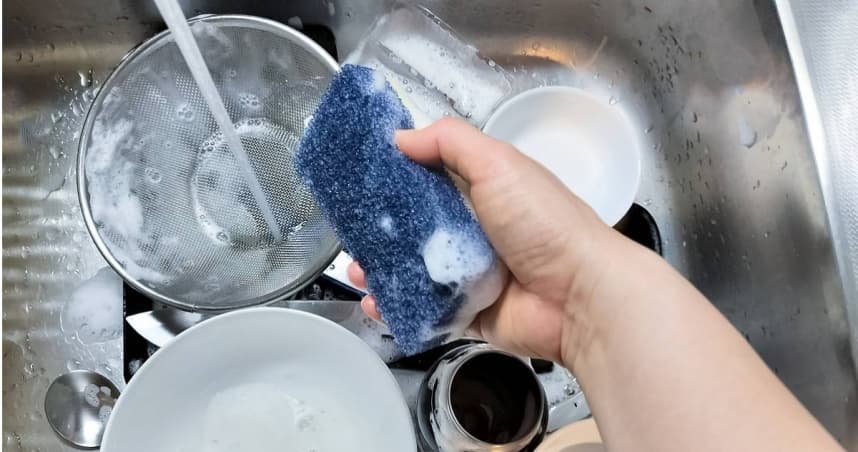中秋住男友家變傭人！女友早起煮菜洗碗還被嫌胖　網傻眼：還不快跑（新聞配圖）