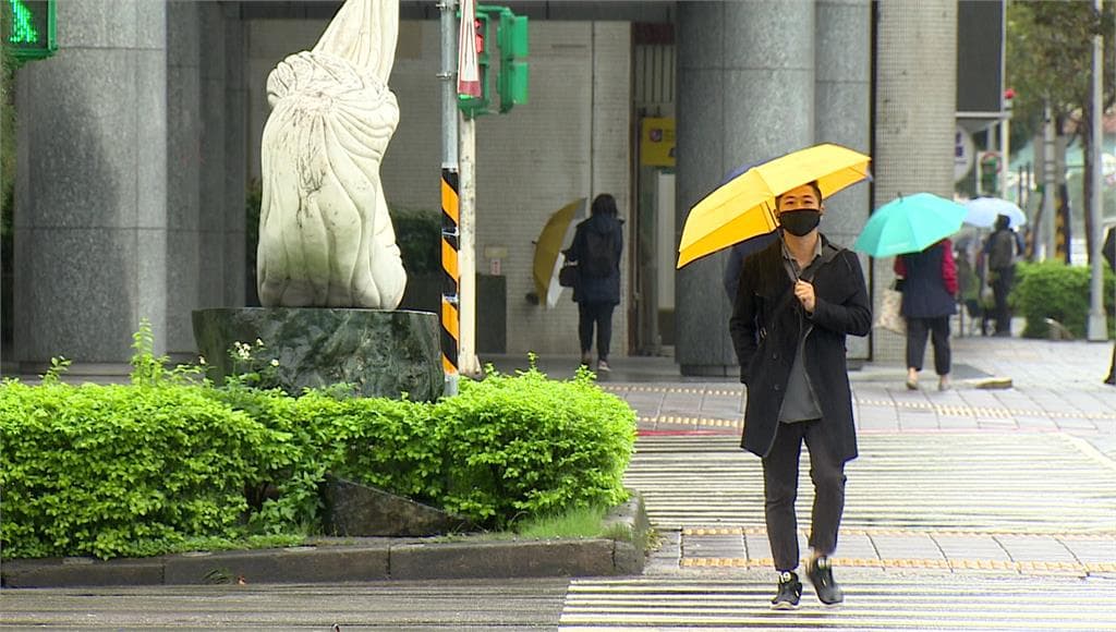 記得帶傘!秋老虎退場、東北季風增強 今北東部轉雨、宜蘭防大雨(新聞配圖)