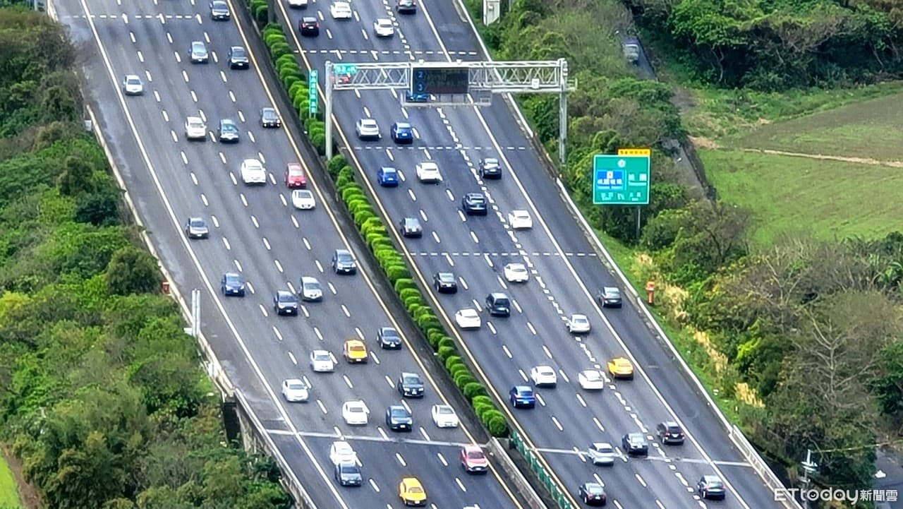 國道光復連假車潮「估上看1.3倍」 實施匝道封閉、高乘載(新聞配圖)