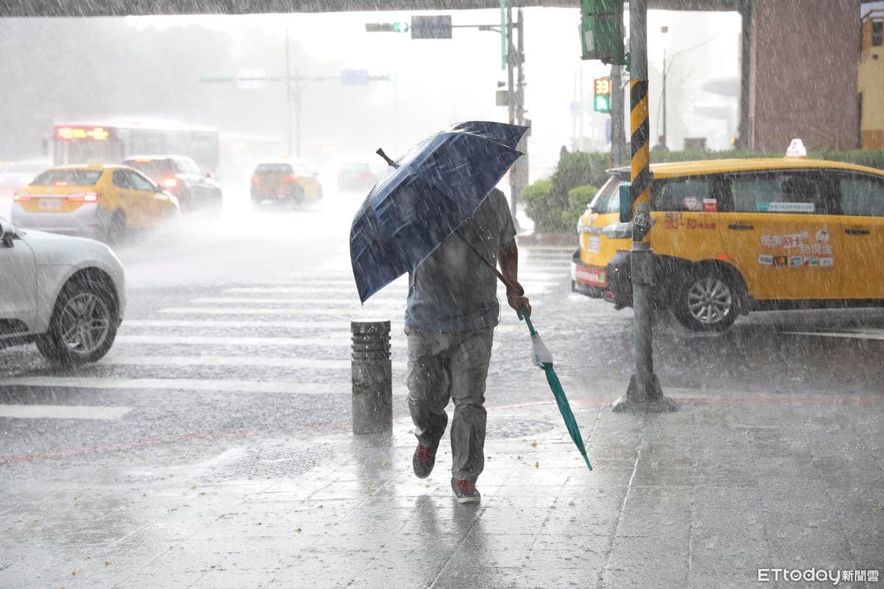 快訊/8縣市大雨特報 防雷擊、強陣風(新聞配圖)