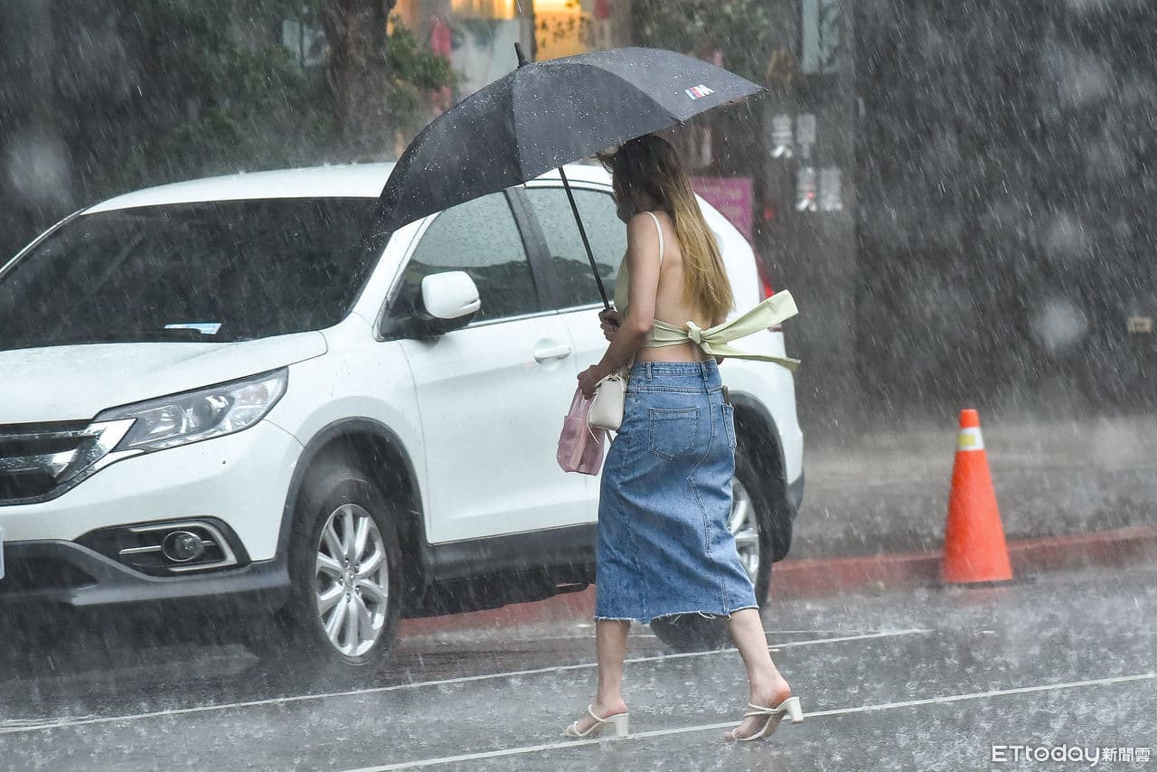 快訊/15縣市大雨特報! 最新警戒區域曝(新聞配圖)