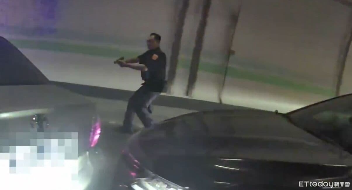 毒駕載通緝女！屏東男撞警車狂逃50公里　警開3槍破窗逮人（新聞配圖）