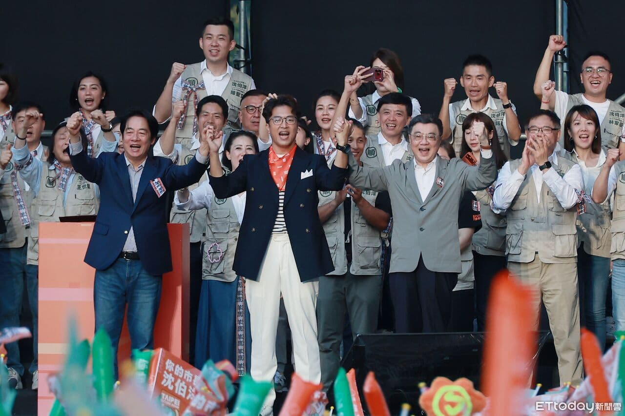破12萬人! 蔡英文繫「洋流」飄帶合體賴清德、沈伯洋喊凍蒜+自拍(新聞配圖)