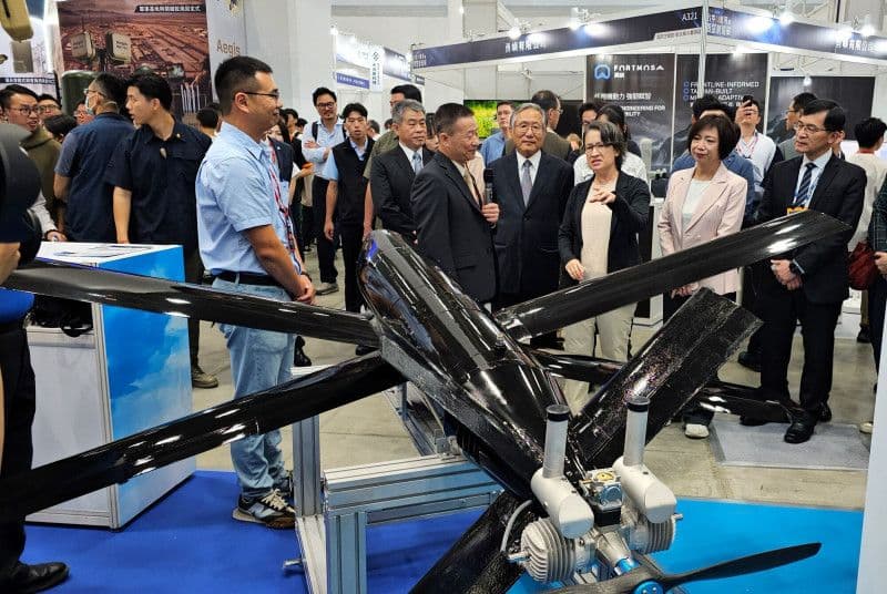 軍事科技|漢翔黑翼X無人機首度亮相 中科院同步展示勁蜂銳鳶群攻升級(新聞配圖)