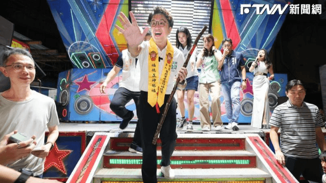 福德宮贈甘蔗祝步步高升!蔣萬安丟路邊被廟方撿回 沈伯洋高掛競總(新聞配圖)