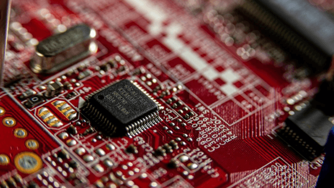 目標價喊上680元!PCB大廠強噴4%反遭「國家隊」撤資8.15億 成熟製程雙雄同挨刀淌血(新聞配圖)