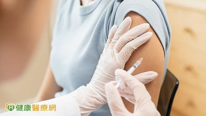 公費流感、新冠疫苗10/1開打 「左流右新」可累積1350健康幣(新聞配圖)