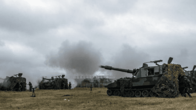 陸軍自走砲車演訓撞上迫砲車　1官兵摔車送醫無大礙（新聞配圖）