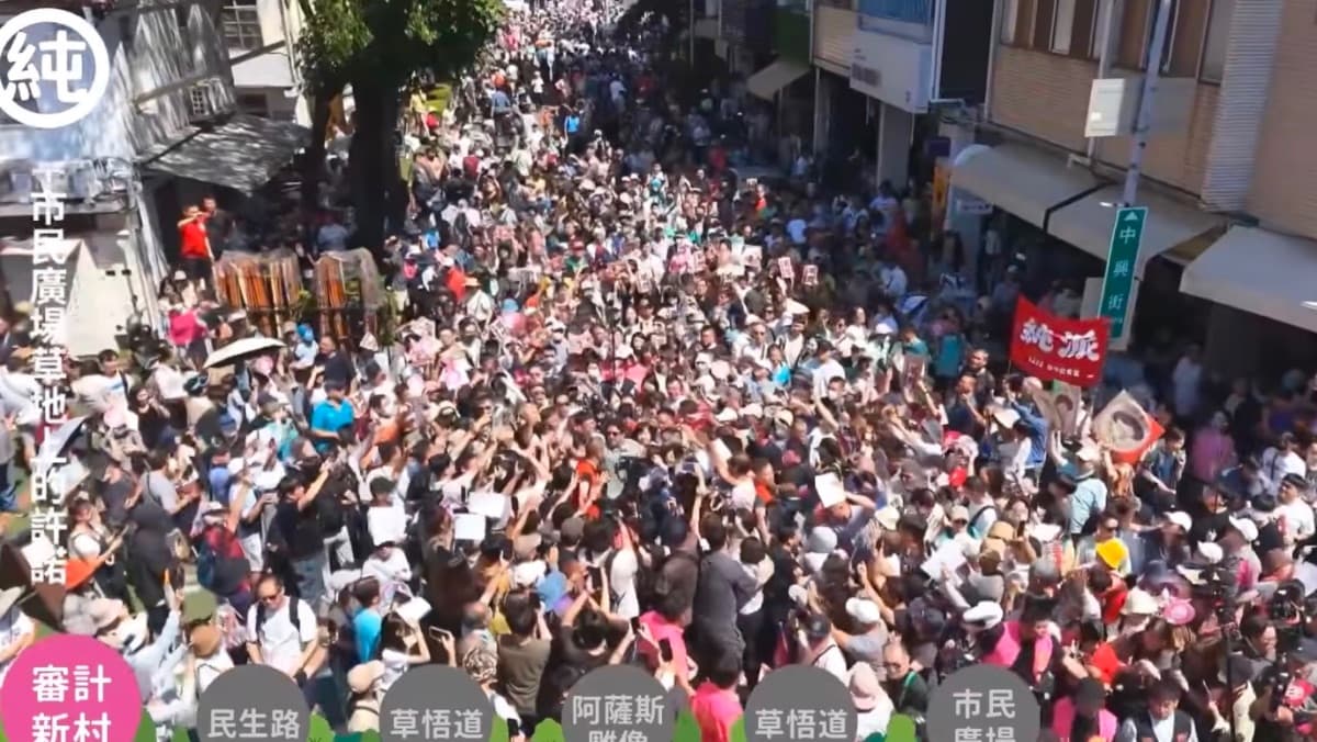 台中「洋流」擠爆了！沈伯洋合體何欣純　笑喊「雞排太甜」要來拉攏一下（新聞配圖）