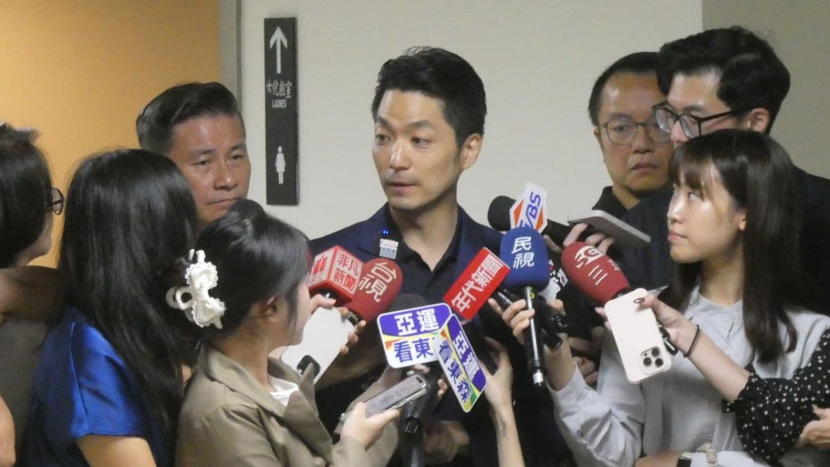 蔣萬安舉證批沈伯洋言詞反覆:政治人物不能今天一個說法,隔天又另一個(新聞配圖)