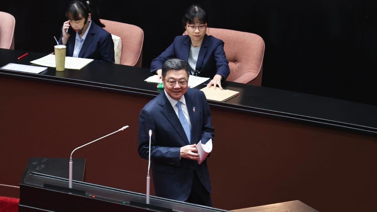 卓榮泰曝9月薪水還沒領 酸韓國瑜「高高在上有領薪水的院長」(新聞配圖)