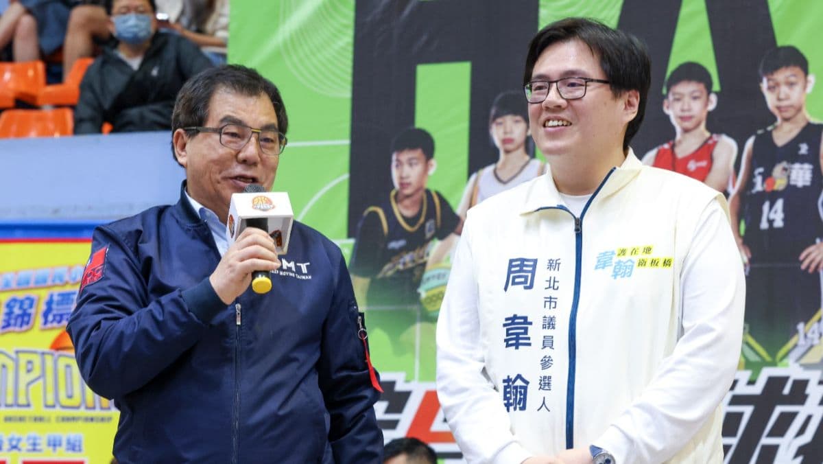 老爸周勝考涉貪判10年!議員參選人周韋翰出庭救援 被懷疑串證「嘴這句」(新聞配圖)