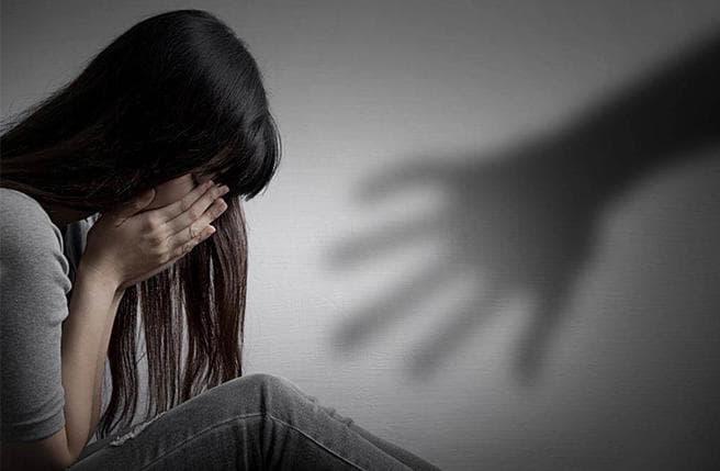 屏東獸父性侵女兒 噁喊「我在作夢」!母護航逼噤聲:喝酒才這樣(新聞配圖)