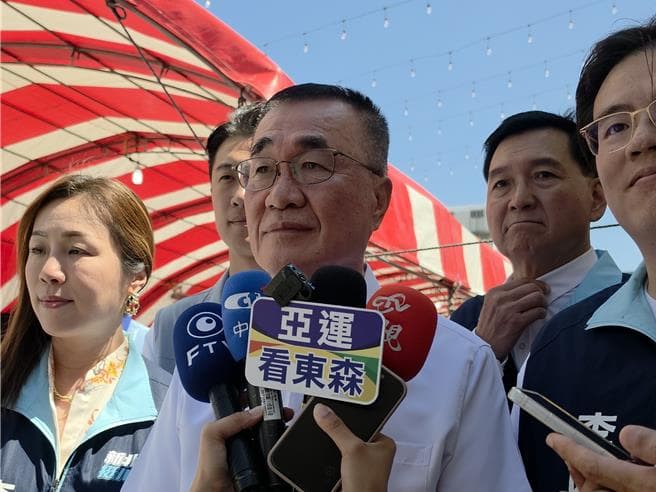 蘇巧慧、蘇貞昌罕見同台 李四川酸一句:不接觸是怎麼了(新聞配圖)