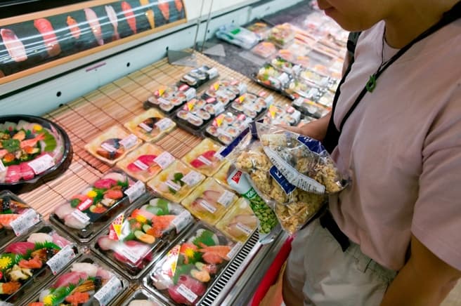 台男繼承日本超市 狂勸生食少吃：1生魚片是「寄生蟲霸主」（新聞配圖）